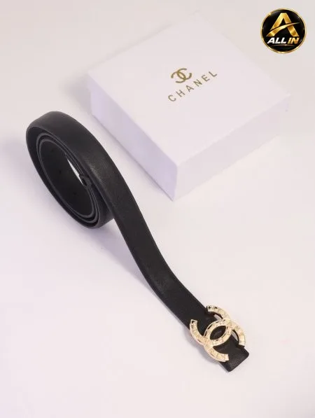 قشط CHANEL جلد كواليتي عالي / مرفق بعلبة.