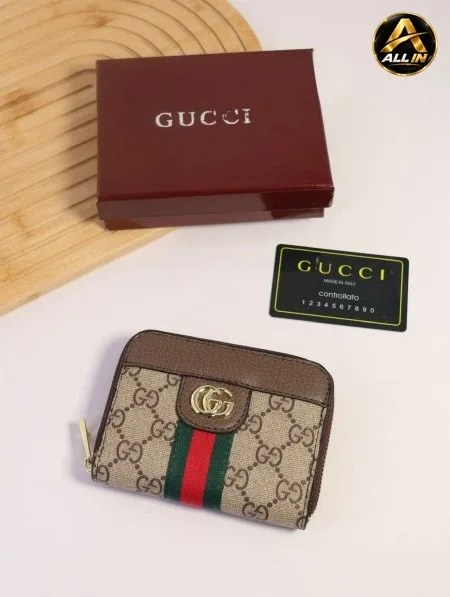جزدان GUCCI / مرفق بعلبة.