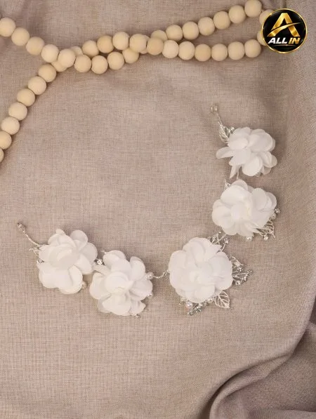 بروش مع ورد.