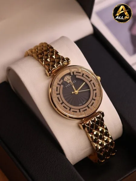 ساعة Versace.
