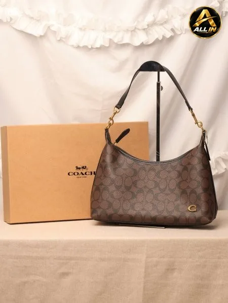 شنطة COACH / مرفقة بعلبة.