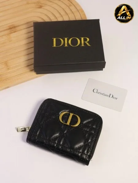 جزدان DIOR / مرفق بعلبة.