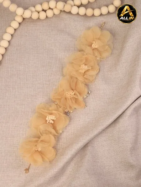 بروش مع ورد.