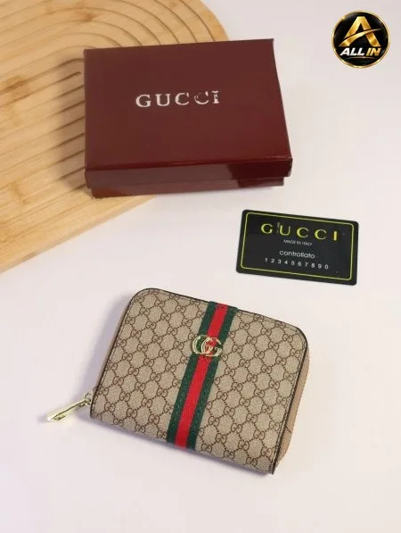 جزدان GUCCI / مرفق بعلبة.