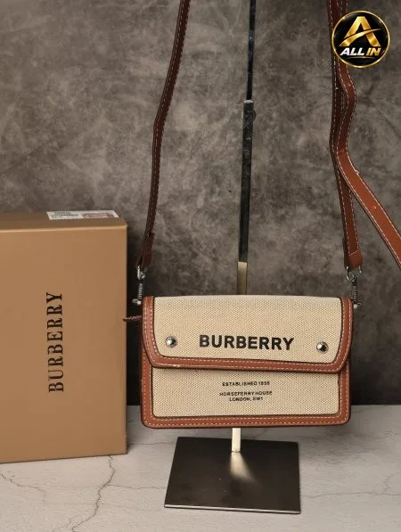 شنطة نسائية BURBERRY.