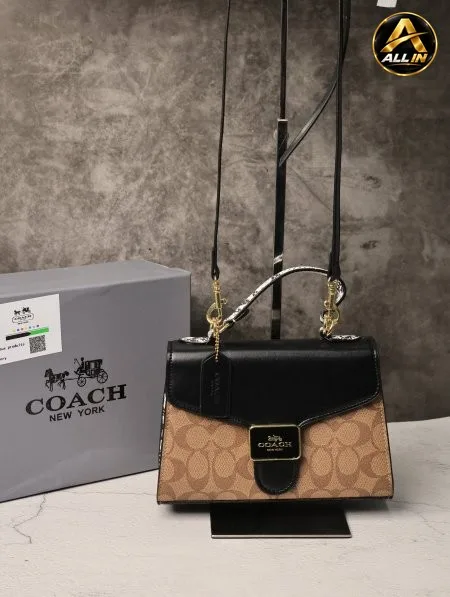 شنطة نسائية COACH.