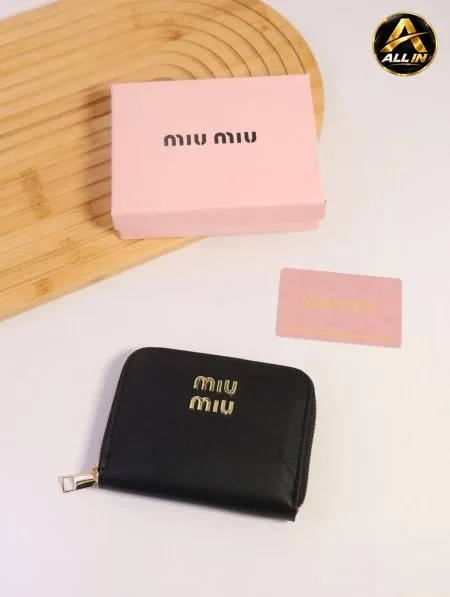 جزدان MIU MIU / مرفق بعلبة.