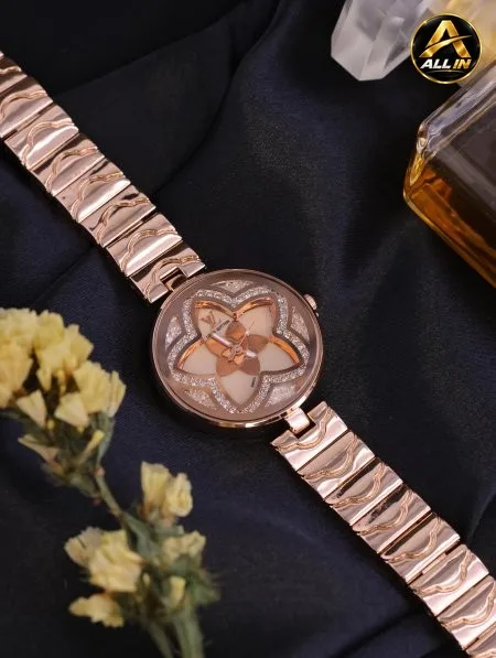 ساعة نسائية LOUIS VUITTON ماستر كوبي.