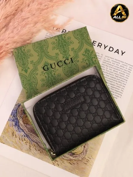 جزدان GUCCI / مرفق بعلبة.