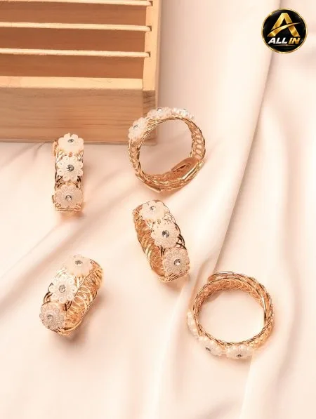 دزينة اساور صبايا.