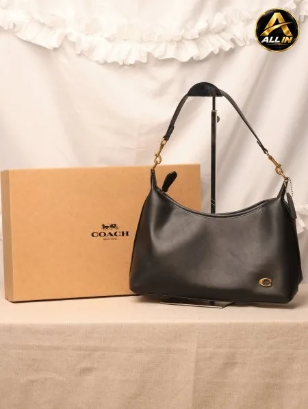 شنطة COACH / مرفقة بعلبة.