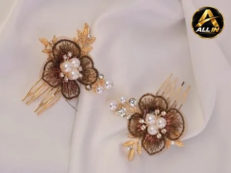 بروش لون ذهبي.