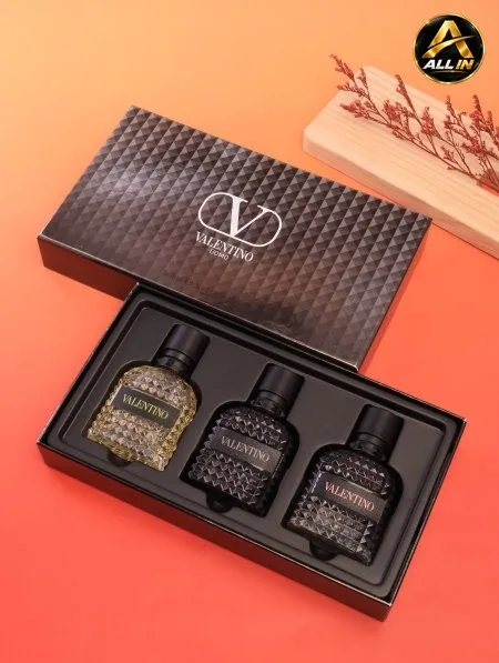 بكج عطور فاخر من VALENTINO.