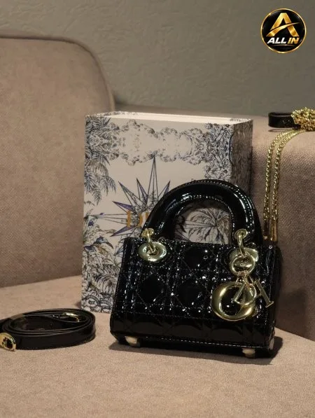شنطة DIOR / مرفقة بعلبة.