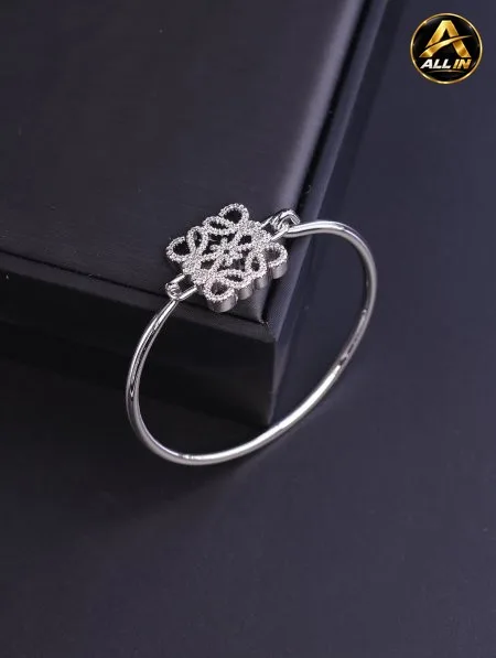 أسوارة نسائية ستانليس ستيل.