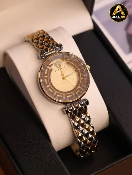 ساعة Versace.