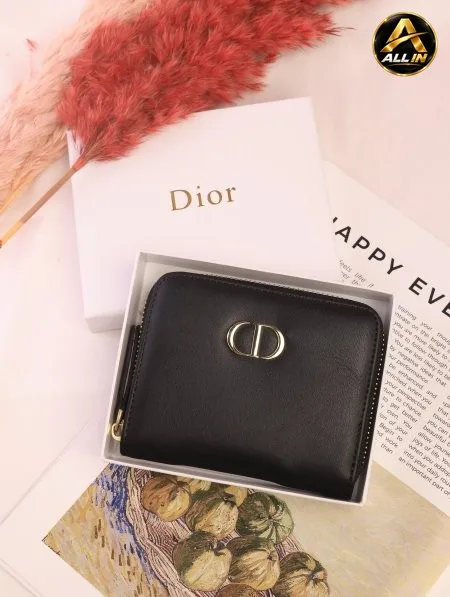 جزدان DIOR / مرفق بعلبة.
