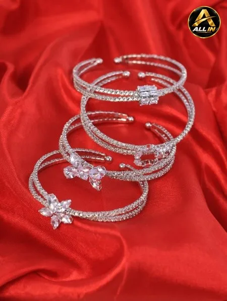 إسوارة نسائية.
