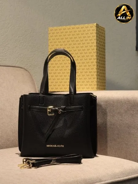 شنطة MICHAEL KORS / مرفقة بعلبة.