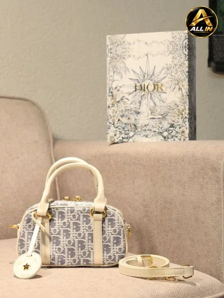 شنطة DIOR/ مرفقة بعلبة.