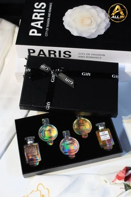 طقم عطر 5 علب من CHANEL.