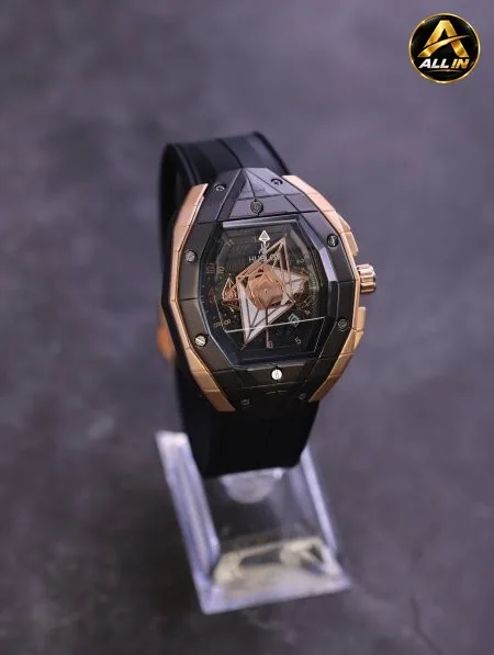 ساعة يد شبابية من HUBLOT.