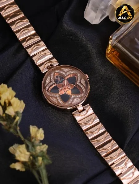 ساعة نسائية LOUIS VUITTON ماستر كوبي.