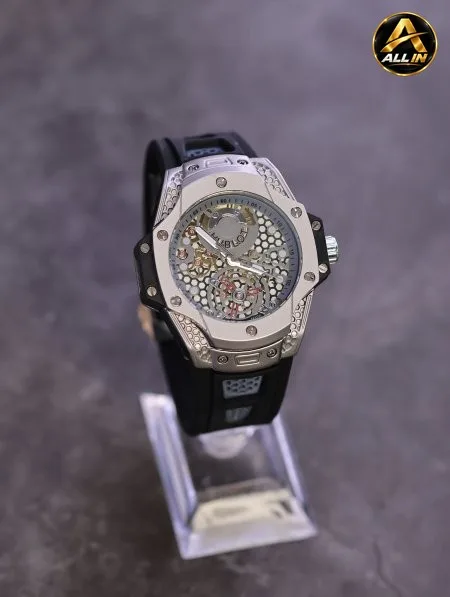 ساعة يد شبابية من HUBLOT.