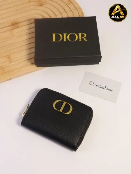 جزدان DIOR / مرفق بعلبة.