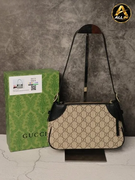 شنطة نسائية GUCCI.