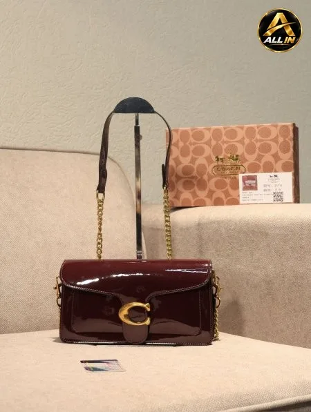 شنطة COACH / مرفقة بعلبة.