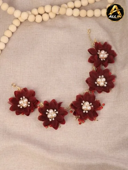 بروش مع ورد.