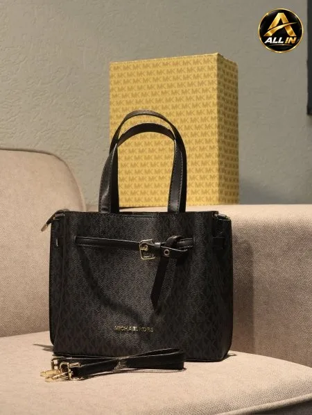 شنطة MICHAEL KORS / مرفقة بعلبة.