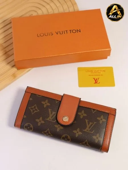 جزدان LOUIS VUITTON / مرفق بعلبة.