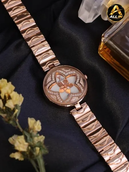 ساعة نسائية LOUIS VUITTON ماستر كوبي.
