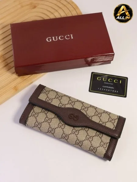 جزدان GUCCI / مرفق بعلبة.