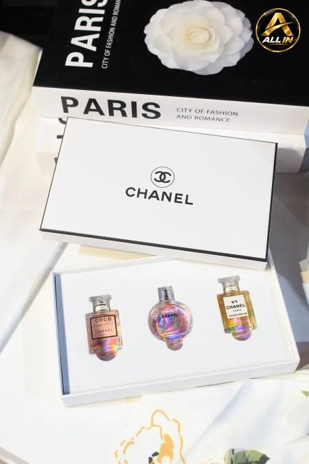 طقم عطر 3 علب من CHANEL.