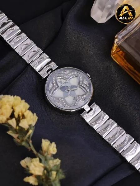 ساعة نسائية LOUIS VUITTON ماستر كوبي.