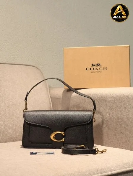 شنطة COACH / مرفقة بعلبة.