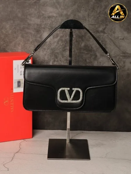 شنطة نسائية VALENTINO.