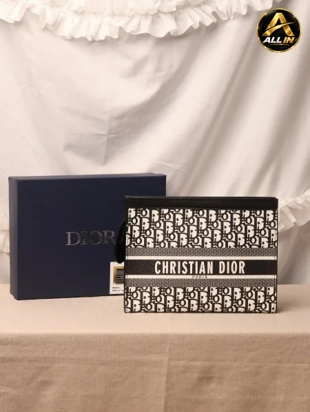 غلتش DIOR / مرفق بعلبة.