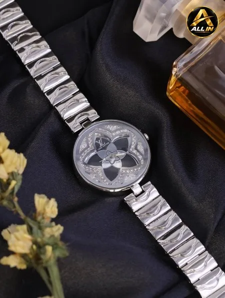 ساعة نسائية LOUIS VUITTON ماستر كوبي.