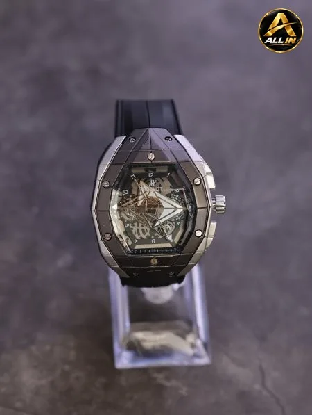 ساعة يد شبابية من HUBLOT.
