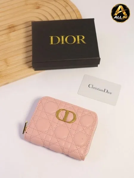 جزدان DIOR / مرفق بعلبة.
