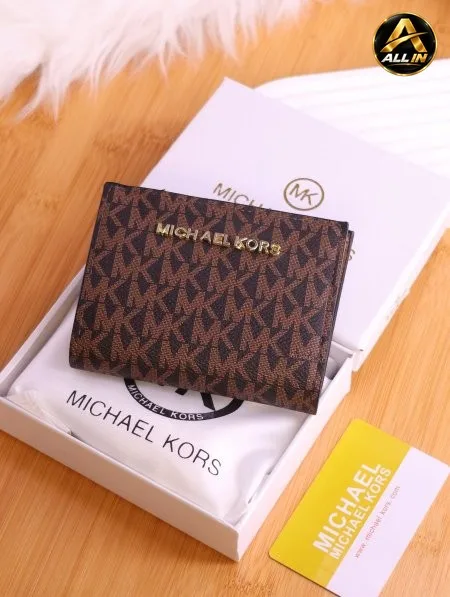 جزدان مايكل كورس (Michael Kors).