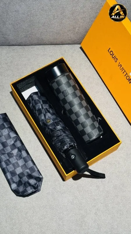 بكج مطره حراريه وشمسيه من LOUIS VUITTON.