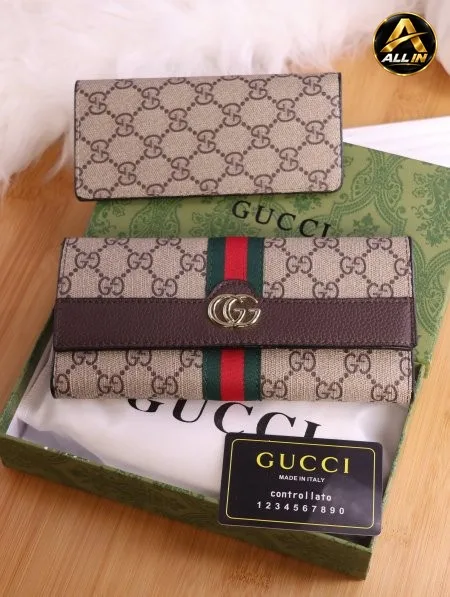 جزدان غوتشي (Gucci).