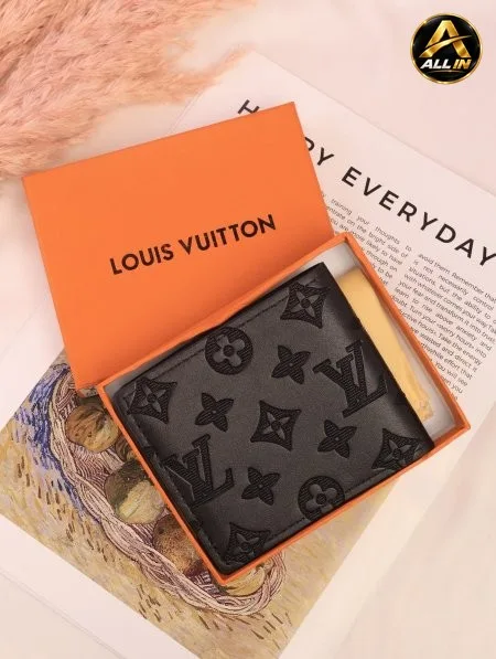جزدان LOUIS VUITTON / مرفق بعلبة.